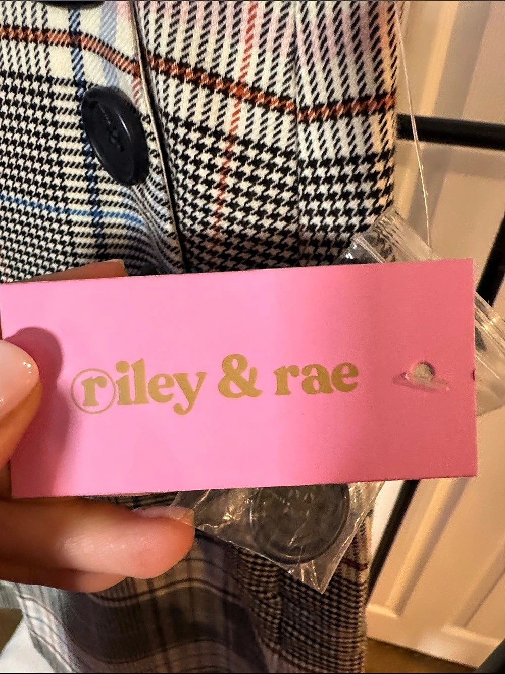 Riley & Rae Plaid Mini Skirt in Pink & Black Size 10 Like New - Picture 3 of 3